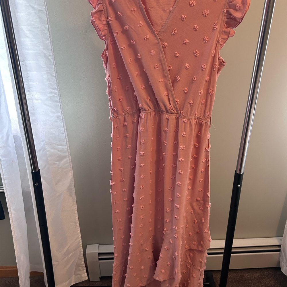 Textured Dusty Rose Midi Dress with Ruffle Sleeves
